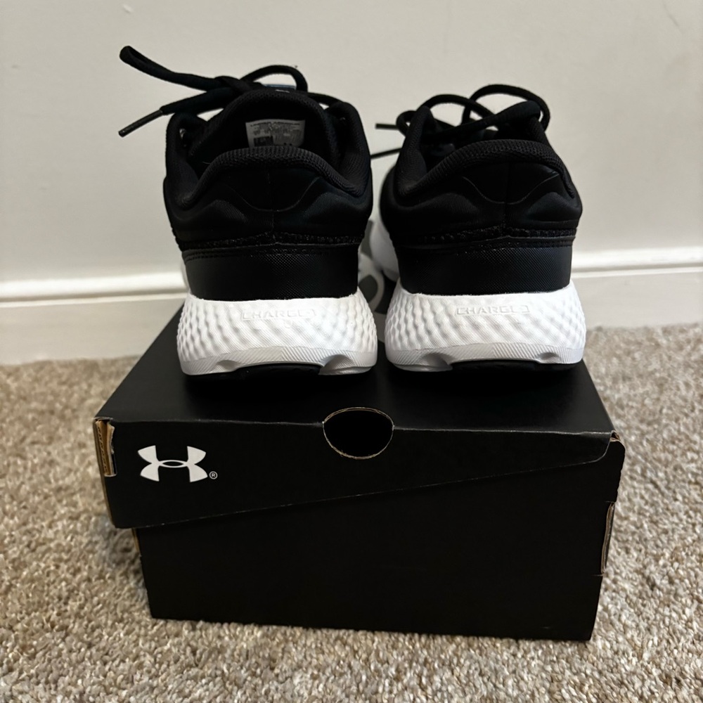 Under Armour Big Kids' BGS Charged Escape 4 Sneaker Black Size 4 - Picture 2 of 7